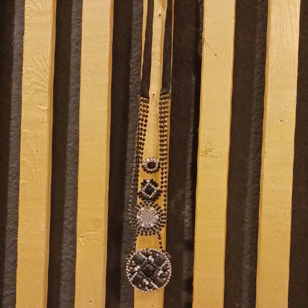 Chic Black and White Beaded Necklace